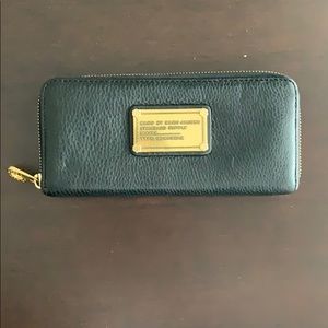 Marc Jacobs zip wallet black leather